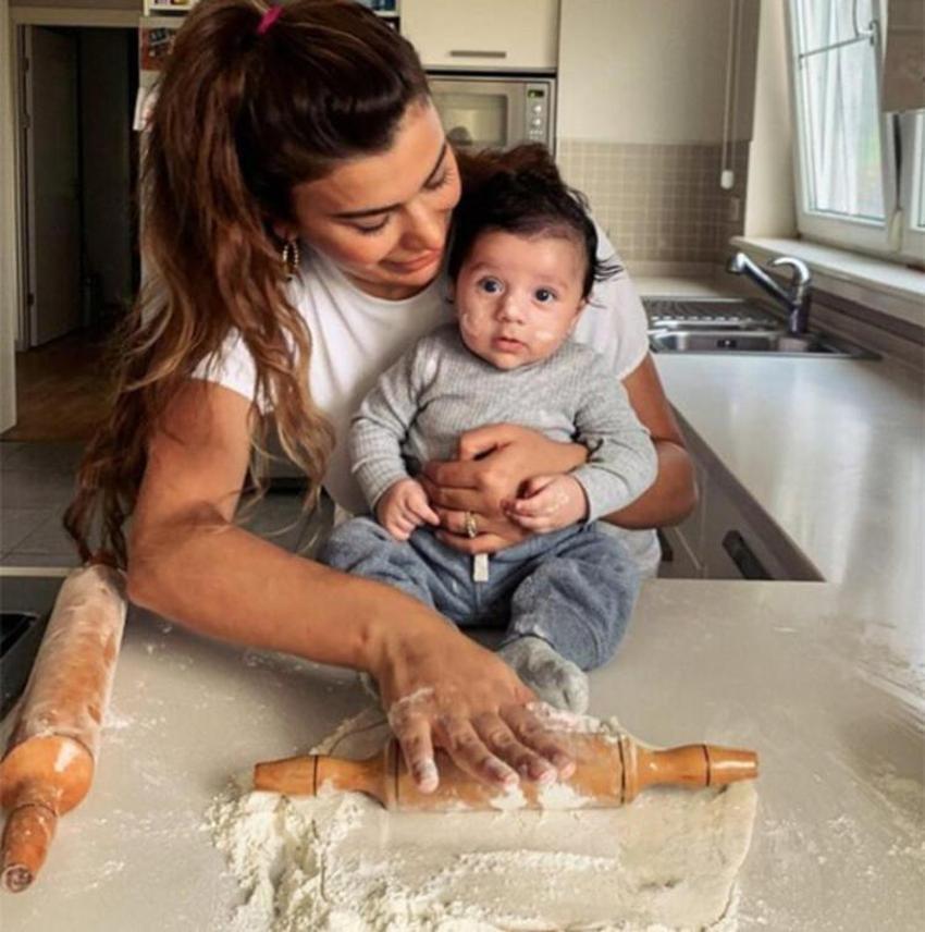 Ebru Şancı'ya büstiyerli ve taytlı fotoğraf yasağı!