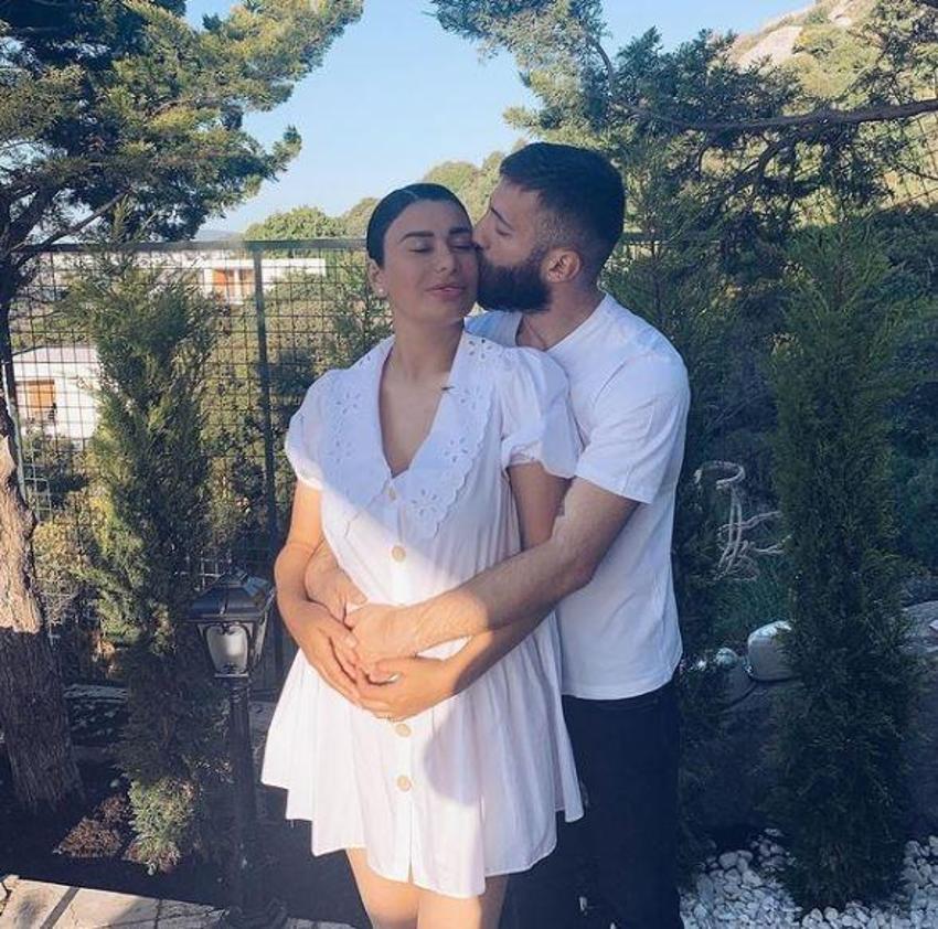Ebru Şancı'ya büstiyerli ve taytlı fotoğraf yasağı!