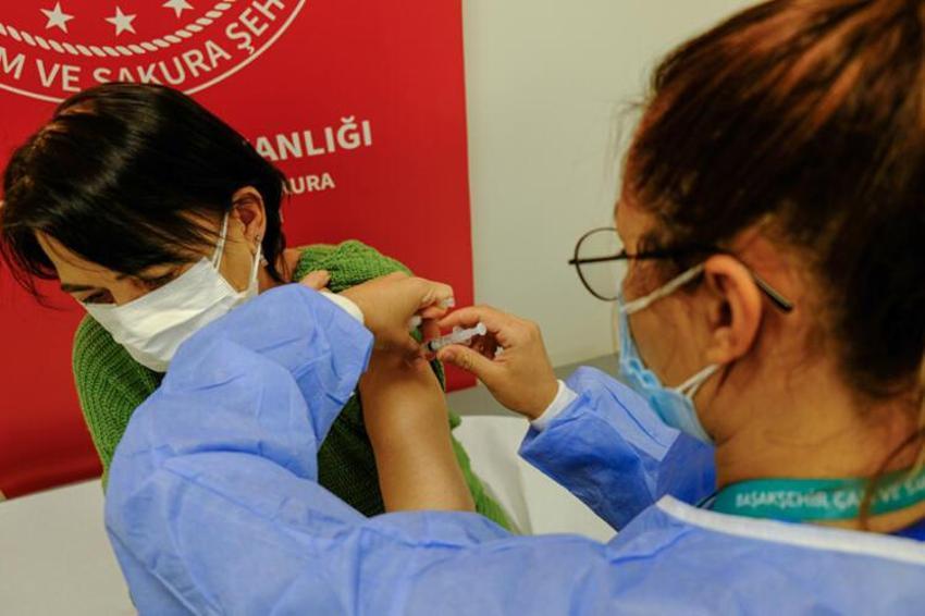 Koronavirüs aşısında dikkat çeken öneri! Maskede olduğu gibi ceza...