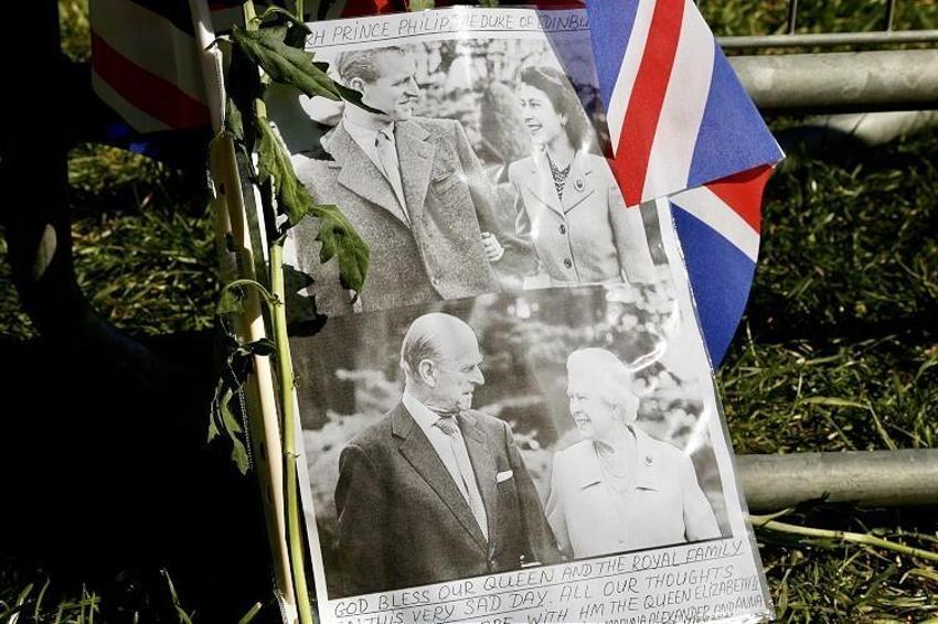 İngiltere Kraliçesi Elizabeth'in eşi Prens Philip krallar odasında! Yerin 5 metre altında...