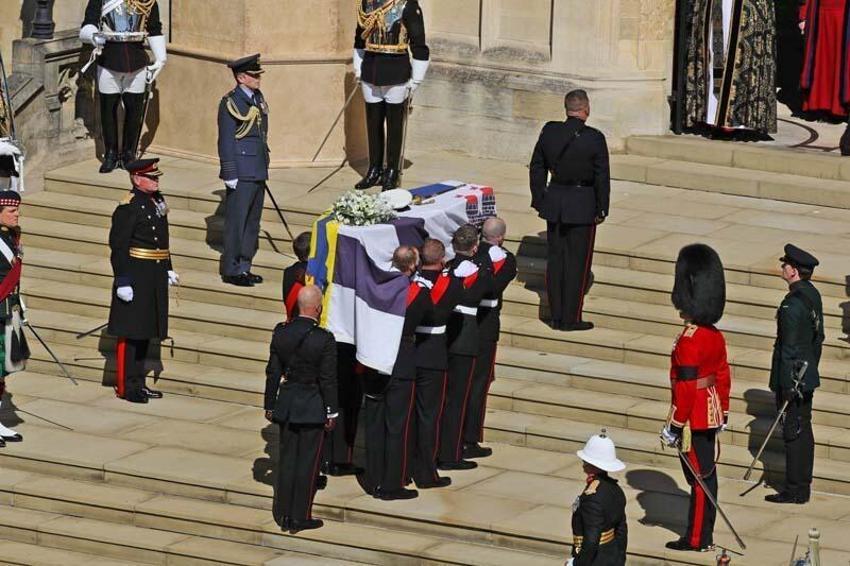 İngiltere Kraliçesi Elizabeth'in eşi Prens Philip krallar odasında! Yerin 5 metre altında...