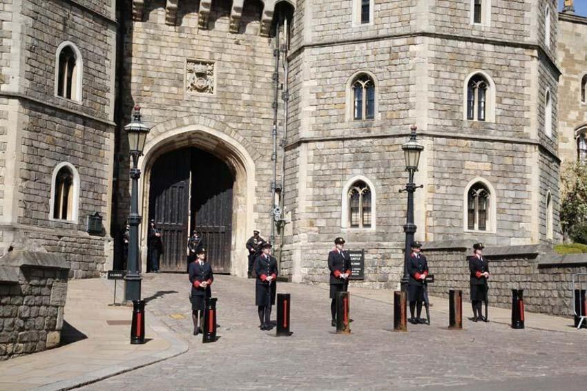 İngiltere Kraliçesi Elizabeth'in eşi Prens Philip krallar odasında! Yerin 5 metre altında...