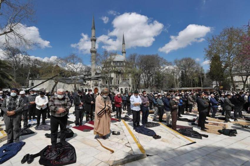 Hüsnü Bayramoğlu'nun cenazesi toprağa verildi! Dikkat çeken vasiyet...