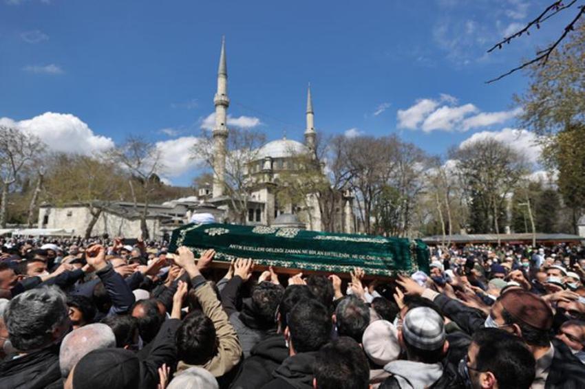 Hüsnü Bayramoğlu'nun cenazesi toprağa verildi! Dikkat çeken vasiyet...