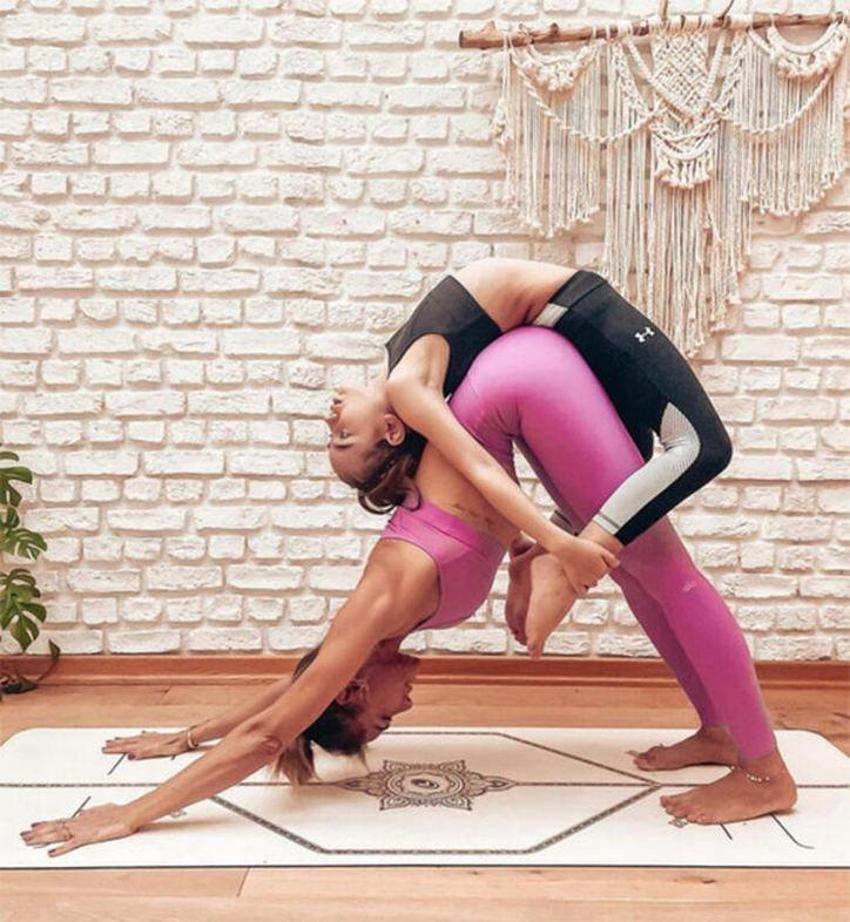 Zeynep Tokuş setlere döndü! Yoga eğitmeni...