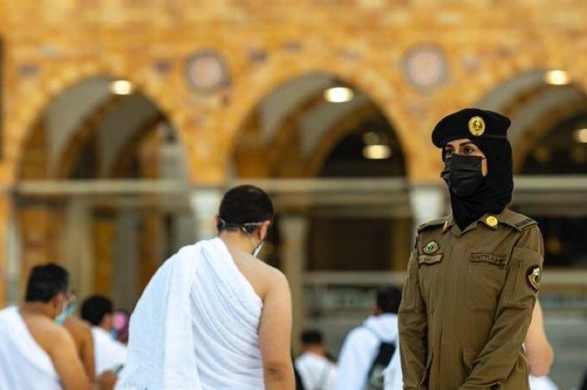 Suudi Arabistan'da bir ilk! Flaş kadın asker hamlesi