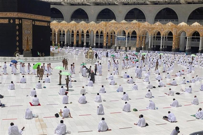 Suudi Arabistan'da bir ilk! Flaş kadın asker hamlesi