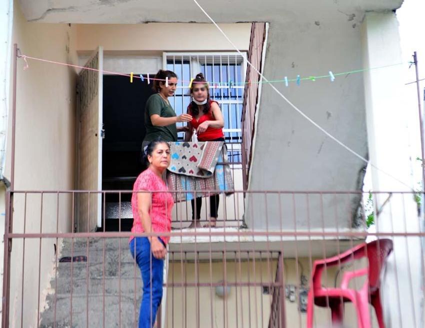 Genç kız eşyaları kırıp soyunmaya çalıştı! 'Her gece korkuyla yatıyorum'