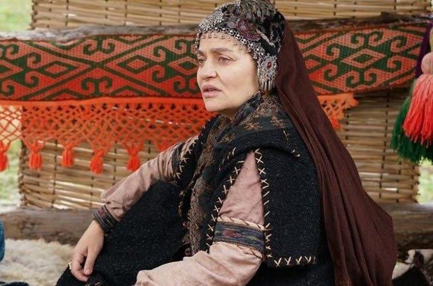 Kuruluş Osman'ın Selcan Hatun'u Didem Balçın bebeğini kucağına aldı!