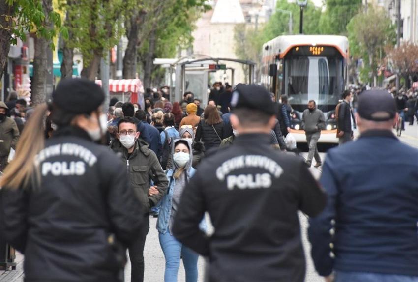 Tam kapanma kararlarını İçişleri Bakanlığı duyurdu! Ramazan Bayramı dahil 17 gün sokağa çıkmak, seyahat yasak...