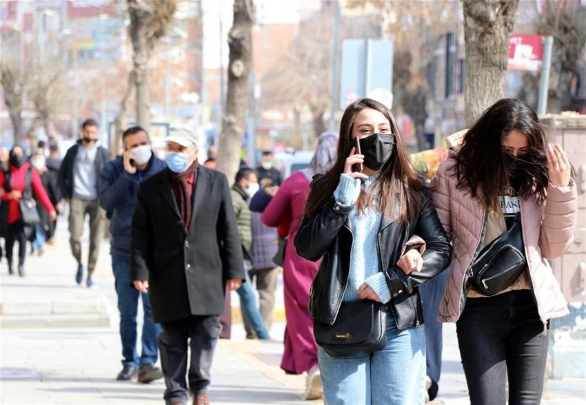 Hafta sonu-hafta içi sokağa çıkma yasağıyla ilgili flaş açıklama! Bakanlık duyurdu
