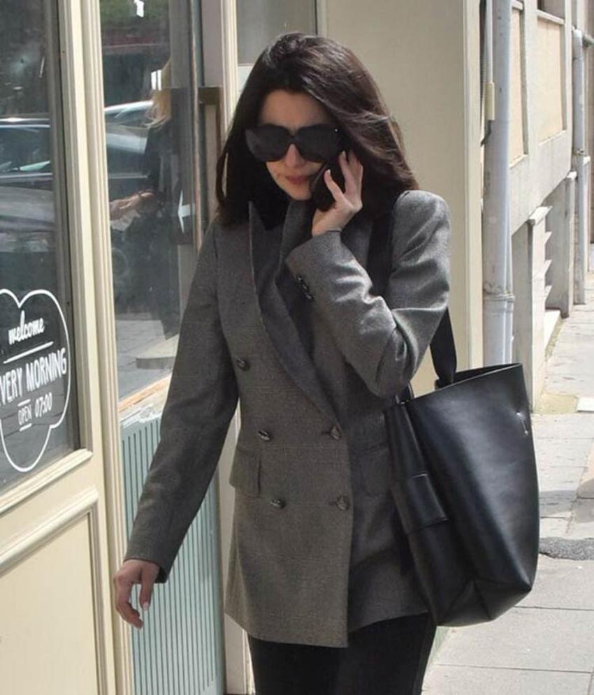 Nesrin Cavadzade uyarılara kulak asmadı! Telefonu elinden düşmedi