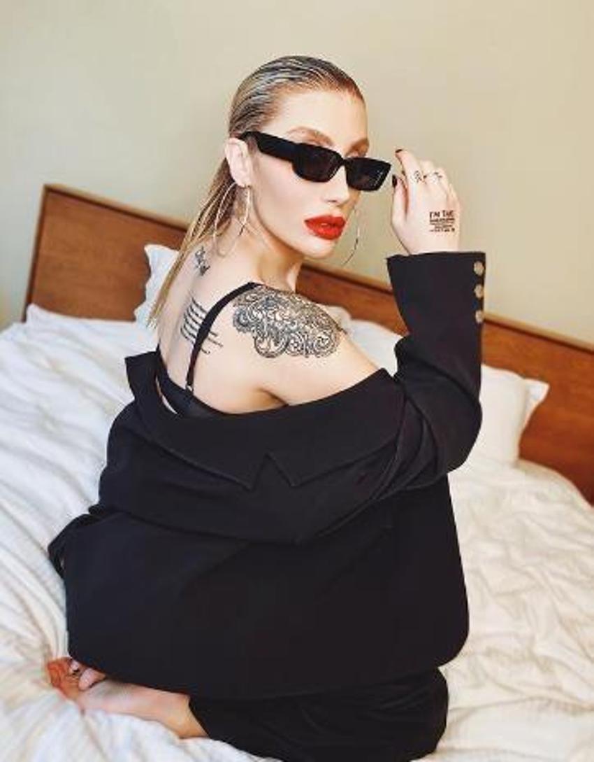 İrem Derici'den Camdaki Kız göndermesi: Annesinin bekaret korsesinden...