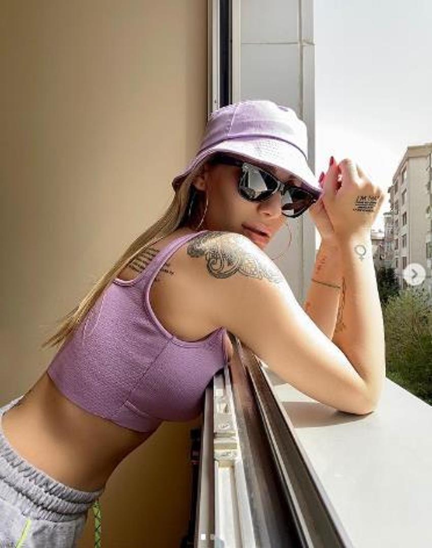 İrem Derici'den Camdaki Kız göndermesi: Annesinin bekaret korsesinden...