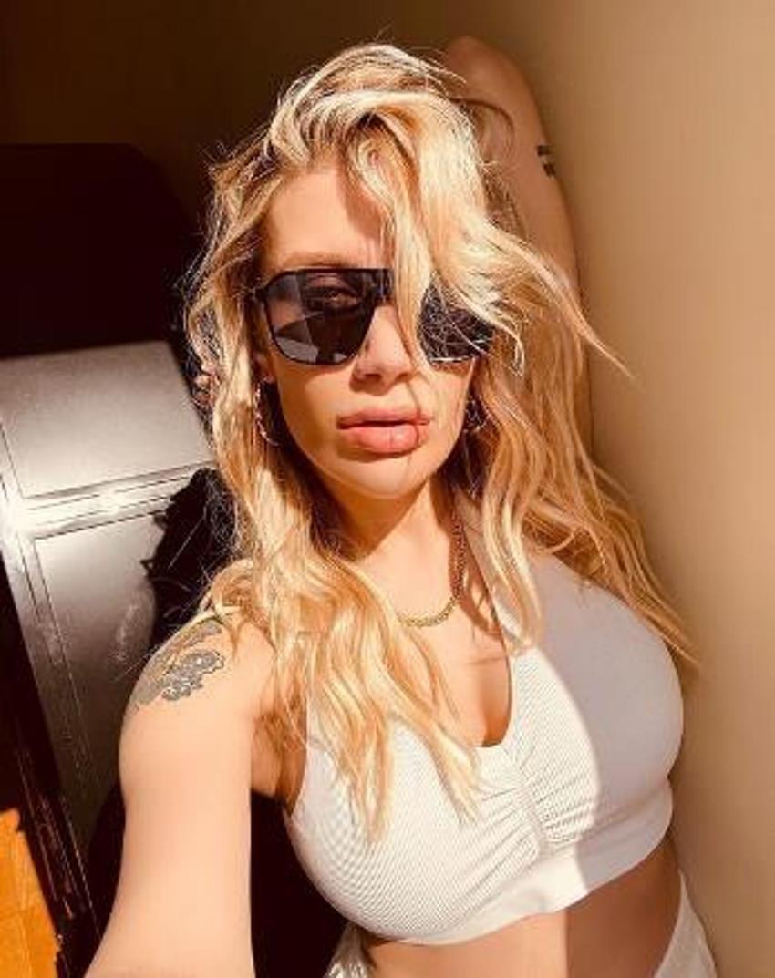 İrem Derici'den Camdaki Kız göndermesi: Annesinin bekaret korsesinden...