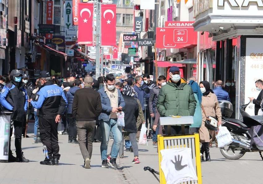 Normalleşme planı belli oldu! Saatler değişecek, sokağa çıkma yasağı ve...