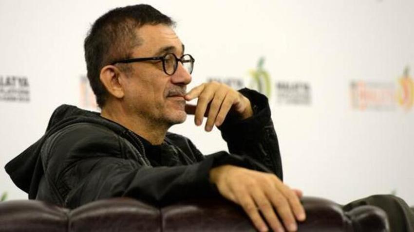 Nuri Bilge Ceylan, küçük ve eski model aracıyla dikkat çekti