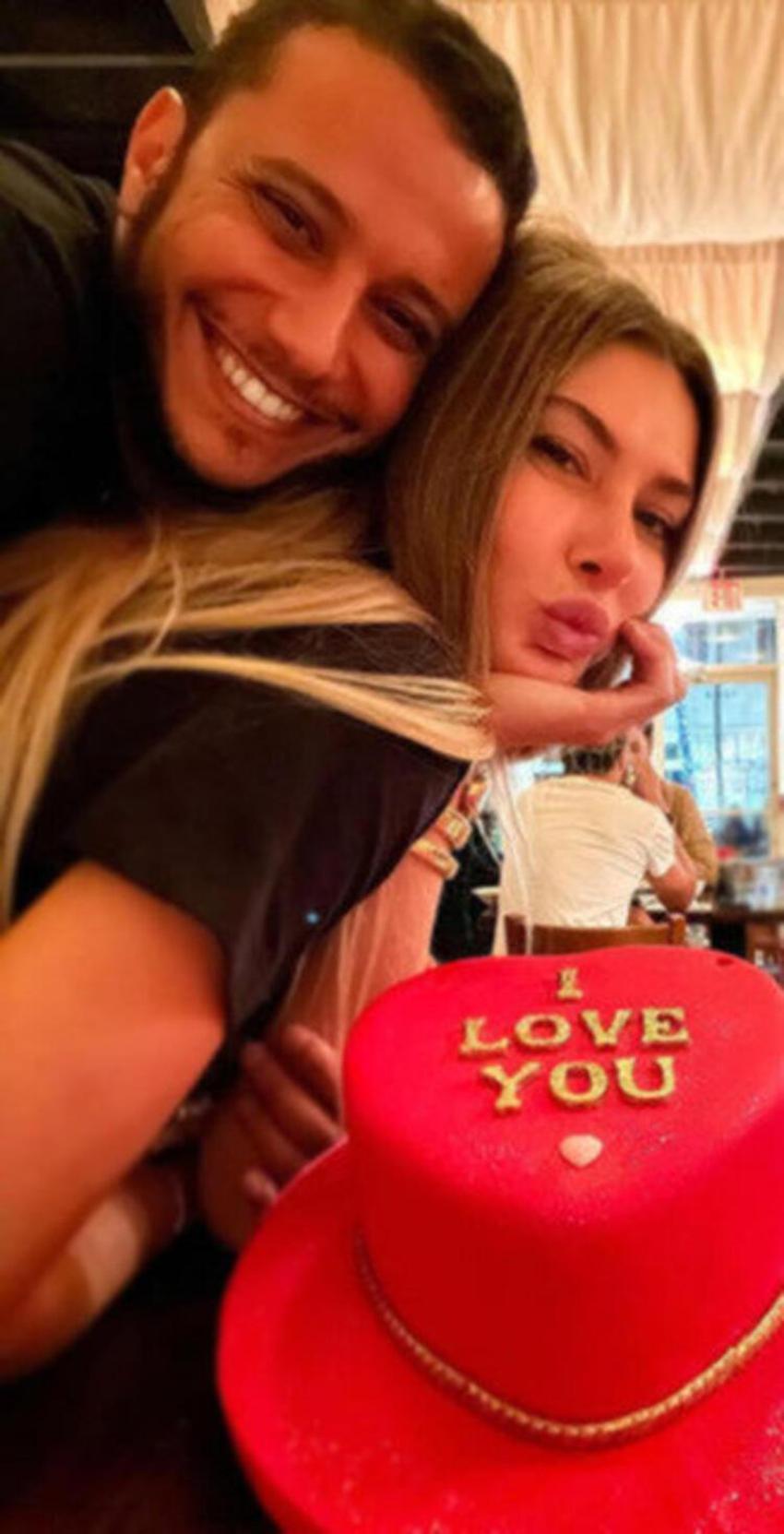 Şeyma Subaşı'dan 'özel jetli' paylaşım! Çiçeklerle poz verdi