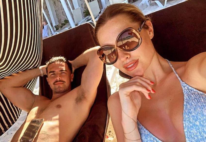 Chloe Loughnan'ın futbolcu yeni sevgilisi! Küçüklükten beri...