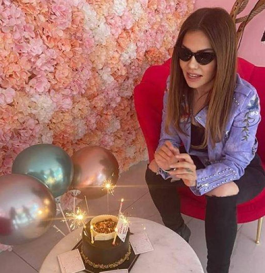 Lara pişmanlığını gözyaşları içinde anlattı! 'Dudağımla pipet bile tutamıyorum'