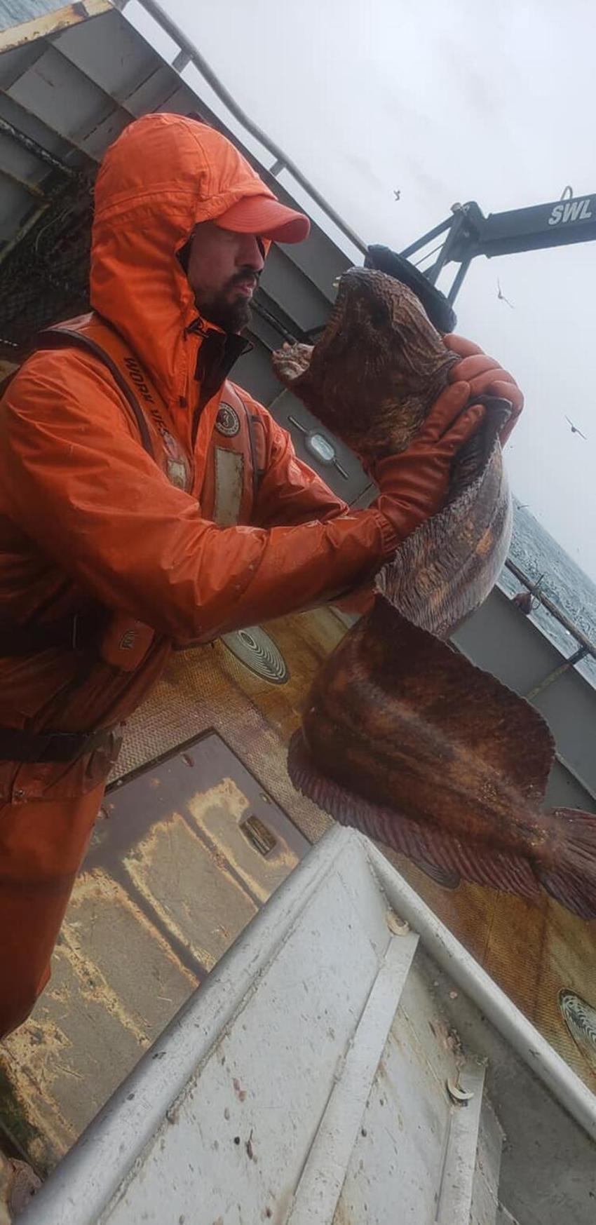 Balık yakaladı, ağzını açtı... Gördüğü karşısında şoka girdi!