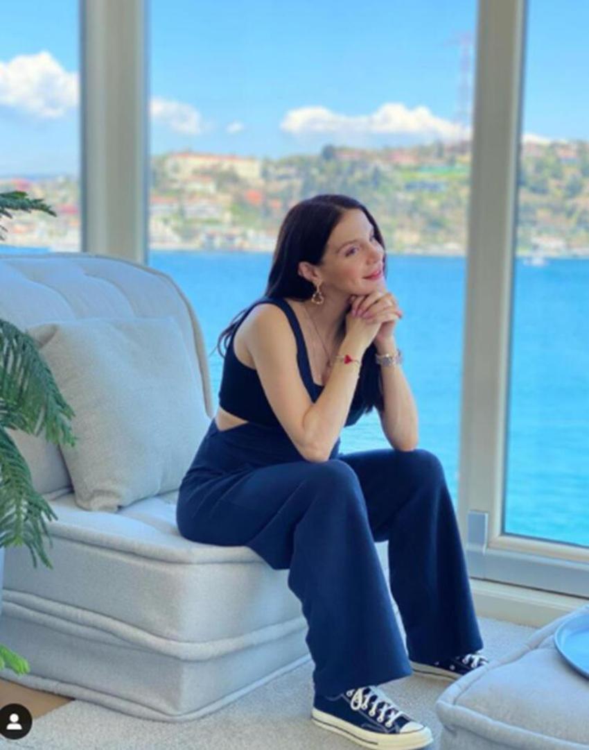 Cemre Kemer yeni eve taşındı! İşte manzarası...