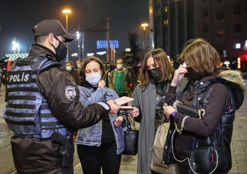 Hafta içi ve hafta sonu sokağa çıkma yasağında flaş gelişme! Belli oldu