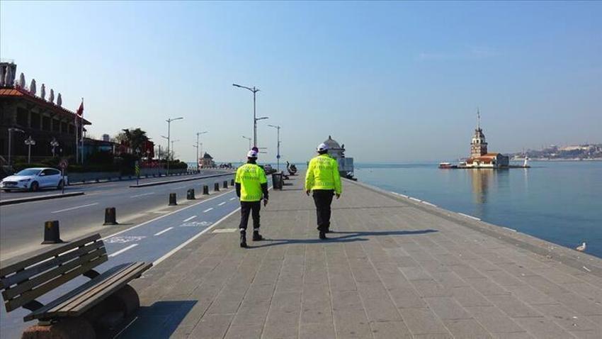 Hafta sonu ve hafta içi sokağa çıkma yasaklarıyla ilgili son dakika kararı! Saatler değişti, Artık yasak değil...