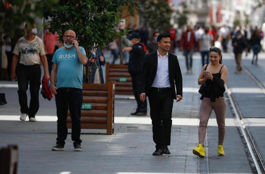 Hafta sonu ve hafta içi sokağa çıkma yasaklarıyla ilgili son dakika kararı! Saatler değişti, Artık yasak değil...