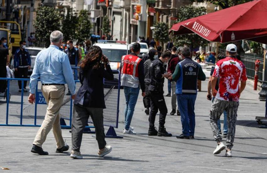 Hafta sonu ve hafta içi sokağa çıkma yasaklarıyla ilgili son dakika kararı! Saatler değişti, Artık yasak değil...
