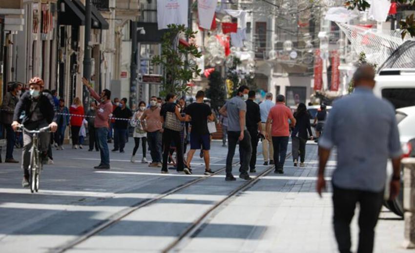 Hafta sonu ve hafta içi sokağa çıkma yasaklarıyla ilgili son dakika kararı! Saatler değişti, Artık yasak değil...