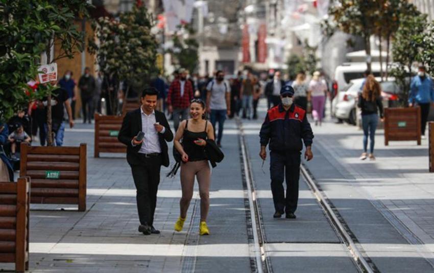 Hafta sonu ve hafta içi sokağa çıkma yasaklarıyla ilgili son dakika kararı! Saatler değişti, Artık yasak değil...