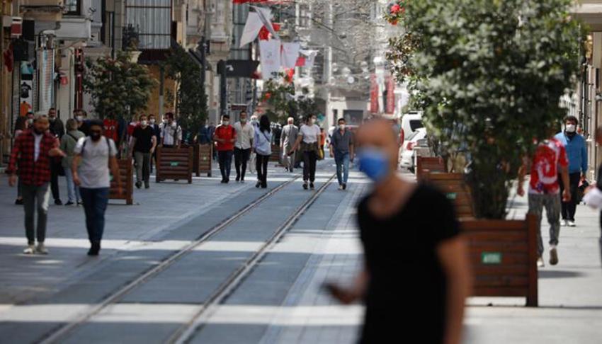 Hafta sonu ve hafta içi sokağa çıkma yasaklarıyla ilgili son dakika kararı! Saatler değişti, Artık yasak değil...