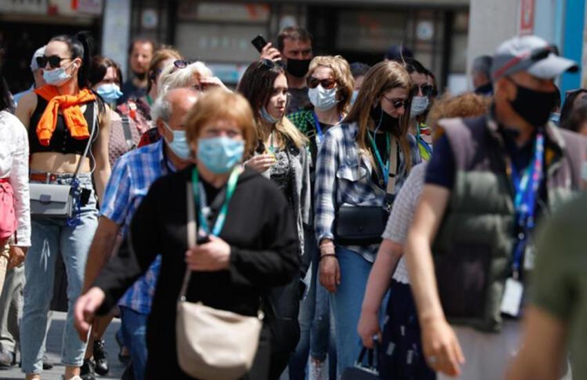 Hafta sonu ve hafta içi sokağa çıkma yasaklarıyla ilgili son dakika kararı! Saatler değişti, Artık yasak değil...