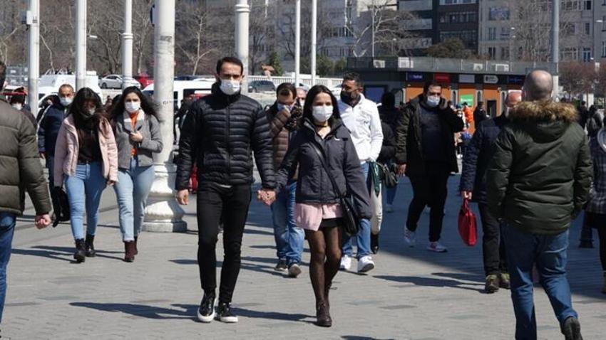 Hafta sonu ve hafta içi sokağa çıkma yasaklarıyla ilgili son dakika kararı! Saatler değişti, Artık yasak değil...