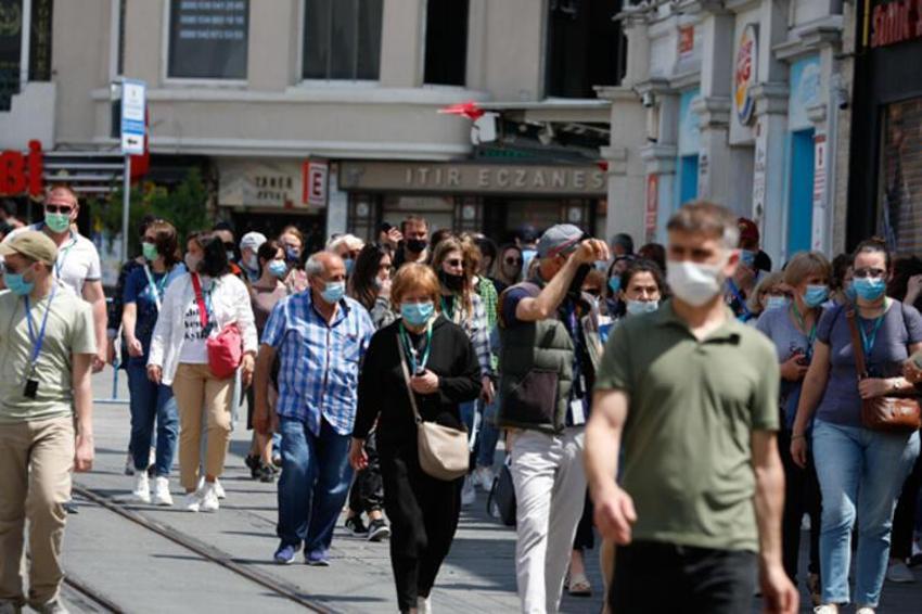 Hafta sonu ve hafta içi sokağa çıkma yasaklarıyla ilgili son dakika kararı! Saatler değişti, Artık yasak değil...