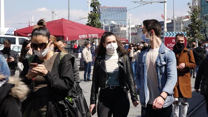 Hafta sonu ve hafta içi sokağa çıkma yasaklarıyla ilgili son dakika kararı! Saatler değişti, Artık yasak değil...