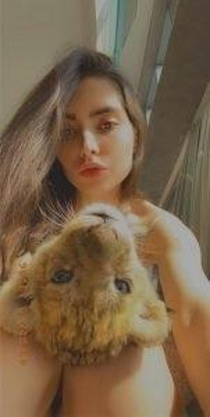 Ünlü model Qazal Yadegari'den şok iddia! 'Beni çıplak izlediler'