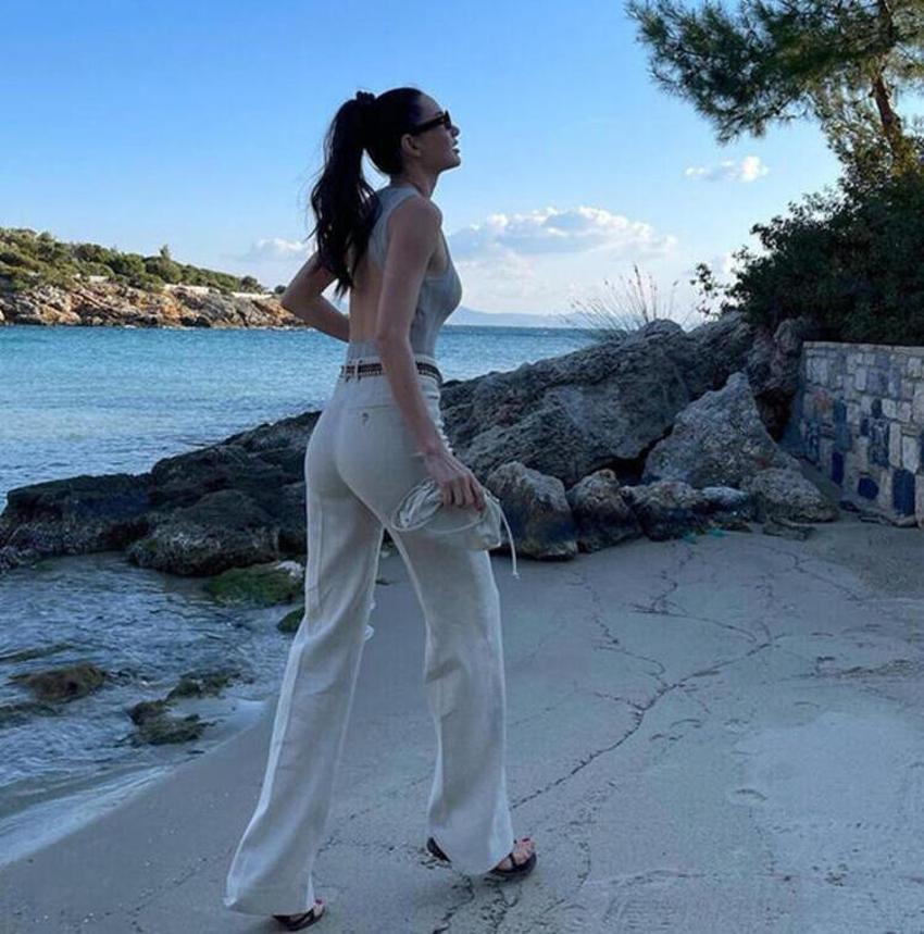 Yasemin Özilhan tüm gün güneşlendi! Gömleğinin fiyatı dudak uçuklattı...