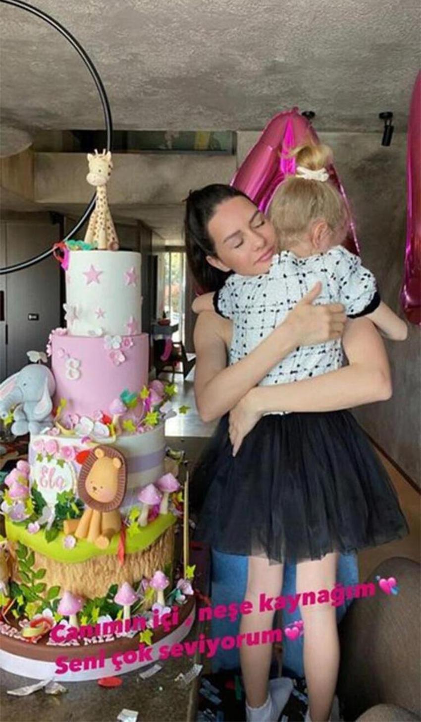 Yasemin Özilhan tüm gün güneşlendi! Gömleğinin fiyatı dudak uçuklattı...