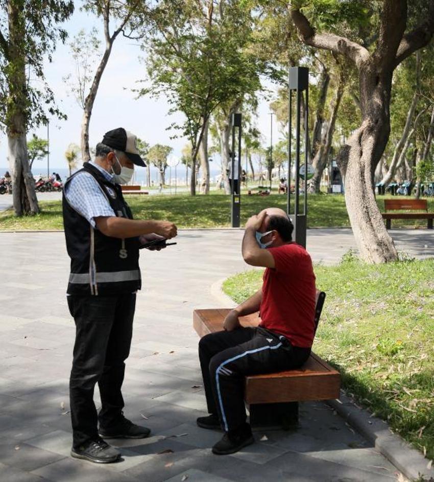 Soyunma kabininin altından genç kızları çekmişti! Tutuklandı