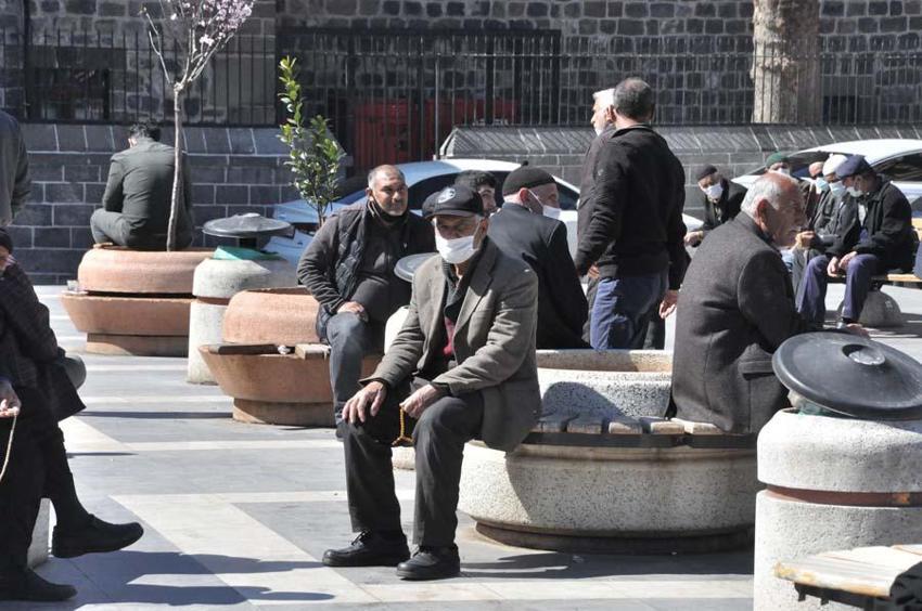 Hafta içi hafta sonu, cumartesi ve pazar sokağa çıkma yasağında yeni dönem! Ve değişti, bakanlık duyurdu...