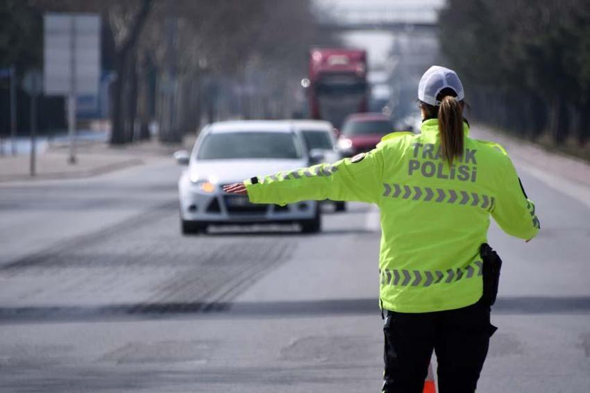Hafta içi hafta sonu, cumartesi ve pazar sokağa çıkma yasağında yeni dönem! Ve değişti, bakanlık duyurdu...