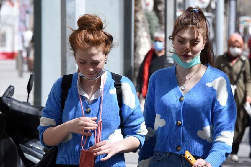 Hafta içi hafta sonu, cumartesi ve pazar sokağa çıkma yasağında yeni dönem! Ve değişti, bakanlık duyurdu...