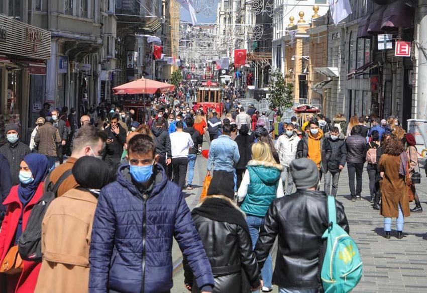 Hafta içi hafta sonu, cumartesi ve pazar sokağa çıkma yasağında yeni dönem! Ve değişti, bakanlık duyurdu...