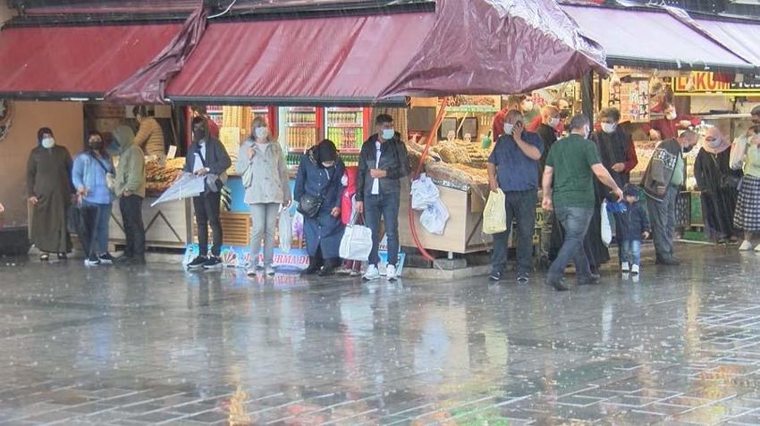 İstanbul, İzmir ve Balıkesir'de yollar göle döndü onlarca tekne battı!