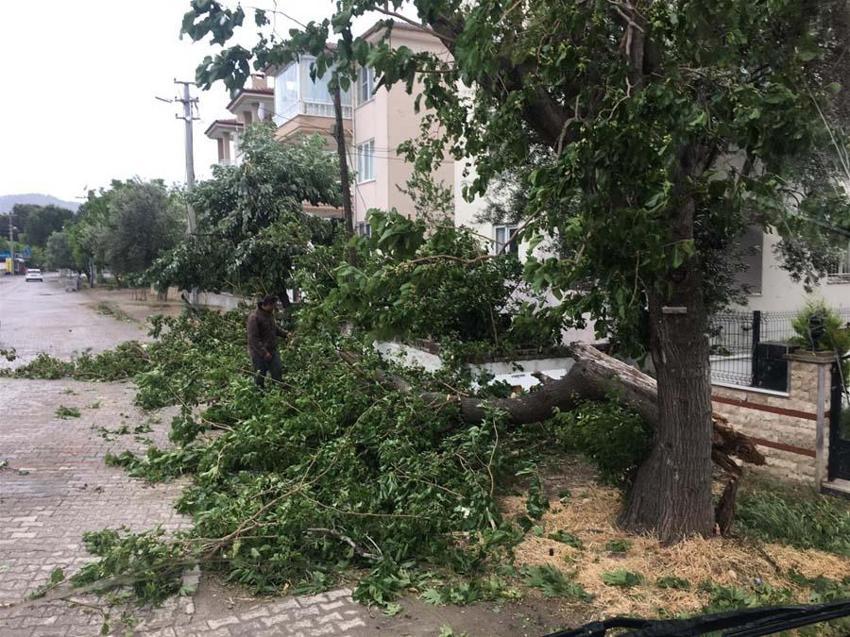 İstanbul, İzmir ve Balıkesir'de yollar göle döndü onlarca tekne battı!