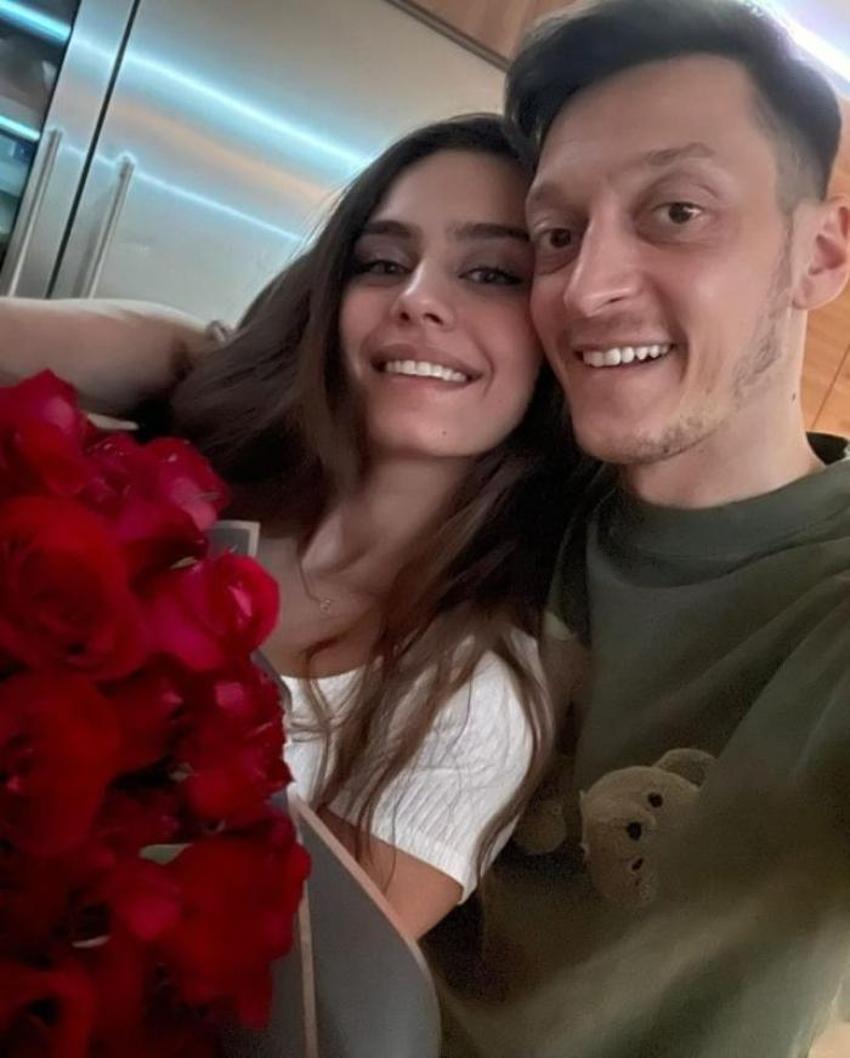 Amine Gülşe ve Mesut Özil'in saatleri 20 ev değerinde!