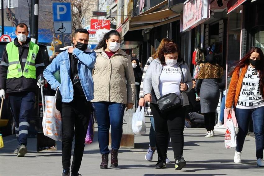 Hafta içi hafta sonu sokağa çıkma yasağında flaş gelişme! Ve belli oldu, yeni saatler...