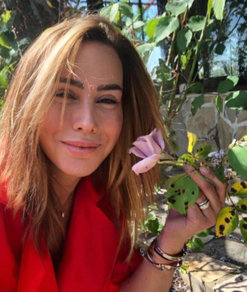 Photoshop'u abartan Asena dalga konusu oldu! Kendini böyle ti'ye aldı